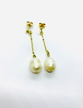 Load image into Gallery viewer, Lunezza Pearl Earrings
