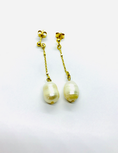 Lunezza Pearl Earrings