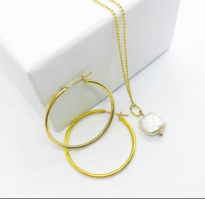 Minimalist Pearl necklace (Free Hoops)