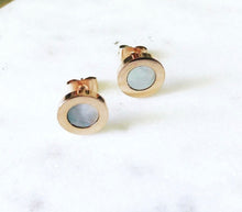 Load image into Gallery viewer, Mother of pearl studs
