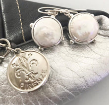 Load image into Gallery viewer, Baroque pearl drops
