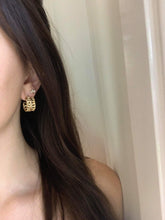 Load image into Gallery viewer, Stefania Hoops
