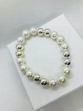Load image into Gallery viewer, Freshwater pearl bracelet
