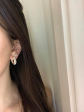 Load image into Gallery viewer, Stefania Hoops
