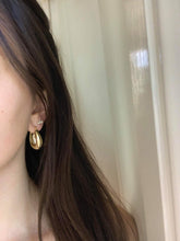 Load image into Gallery viewer, Stefania Hoops
